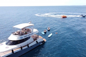 Puerto del Carmen: viaggio in catamarano con sport acquatici