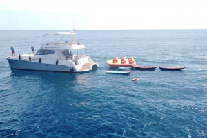 Puerto del Carmen: viaggio in catamarano con sport acquatici