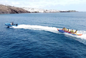 Puerto del Carmen: viaggio in catamarano con sport acquatici