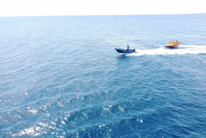 Puerto del Carmen: viaggio in catamarano con sport acquatici