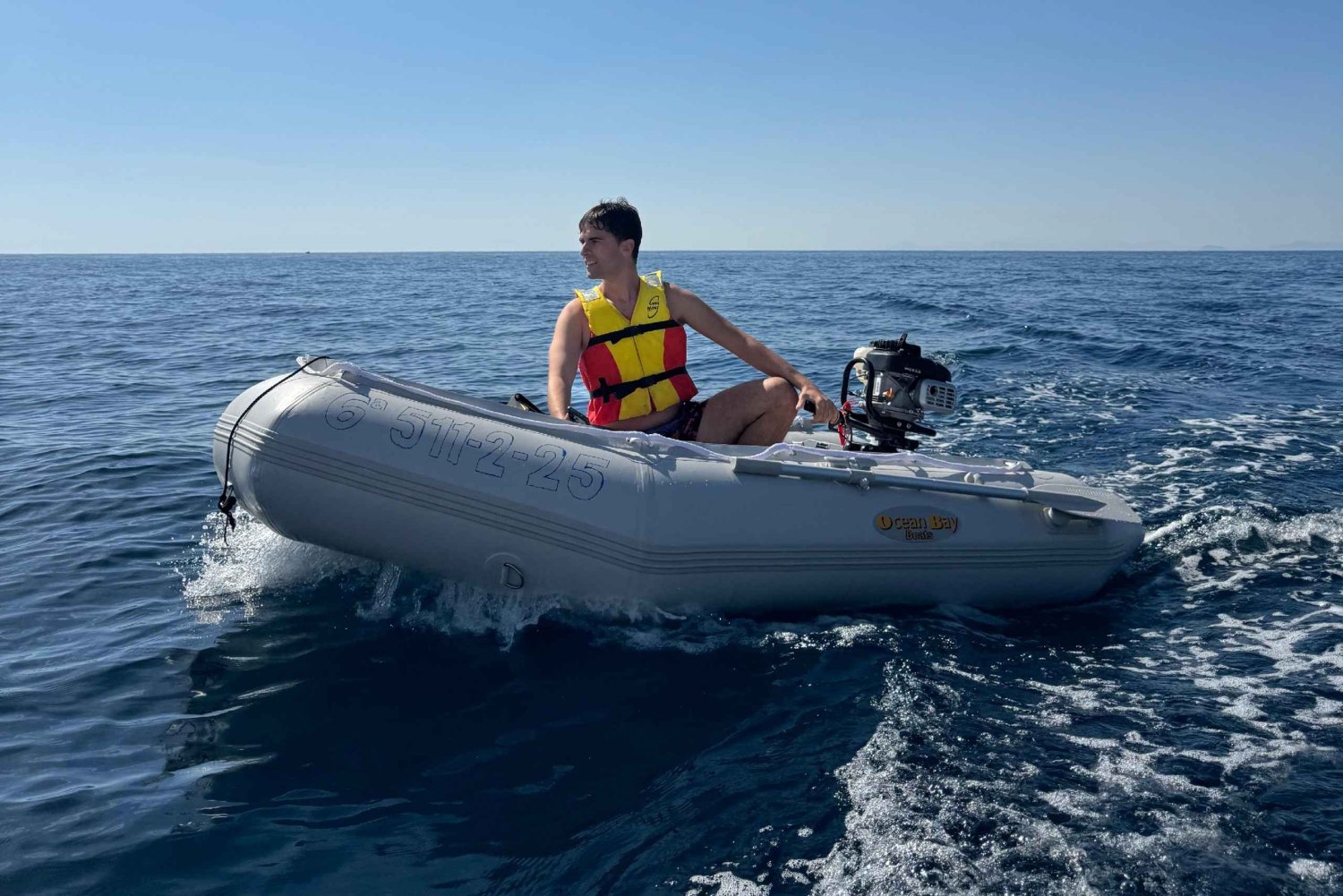 Het leuke is: je kunt je rubberboot huren zonder vaarbewijs!