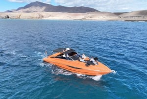 Lanzarote High-Performance Boat: Excursion to Isla de Lobos and Papagayo