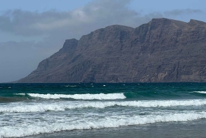 Surf in Famara: 2 hours of pure excitement and nature