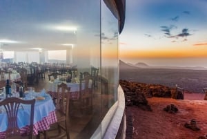 Timanfaya National Park: Evening Tour with Volcano Dinner
