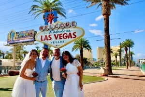 1.5 Hr Las Vegas Strip Limo Tour with Champagne and Photos