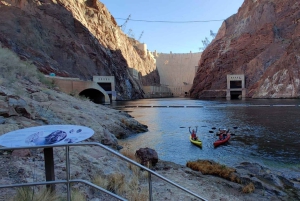 Gita in campeggio a Las Vegas dalla base della diga di Hoover, Black Canyon