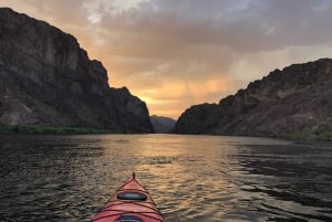 Från Las Vegas: Black Canyon Twilight Kayak Tour