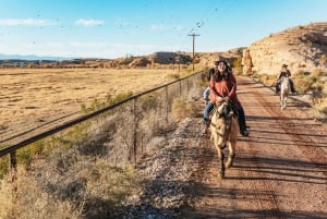De Las Vegas: Passeio a cavalo ao pôr do sol no deserto com jantar com churrasco