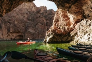 Desde Las Vegas Excursión guiada en kayak por la Cueva Esmeralda