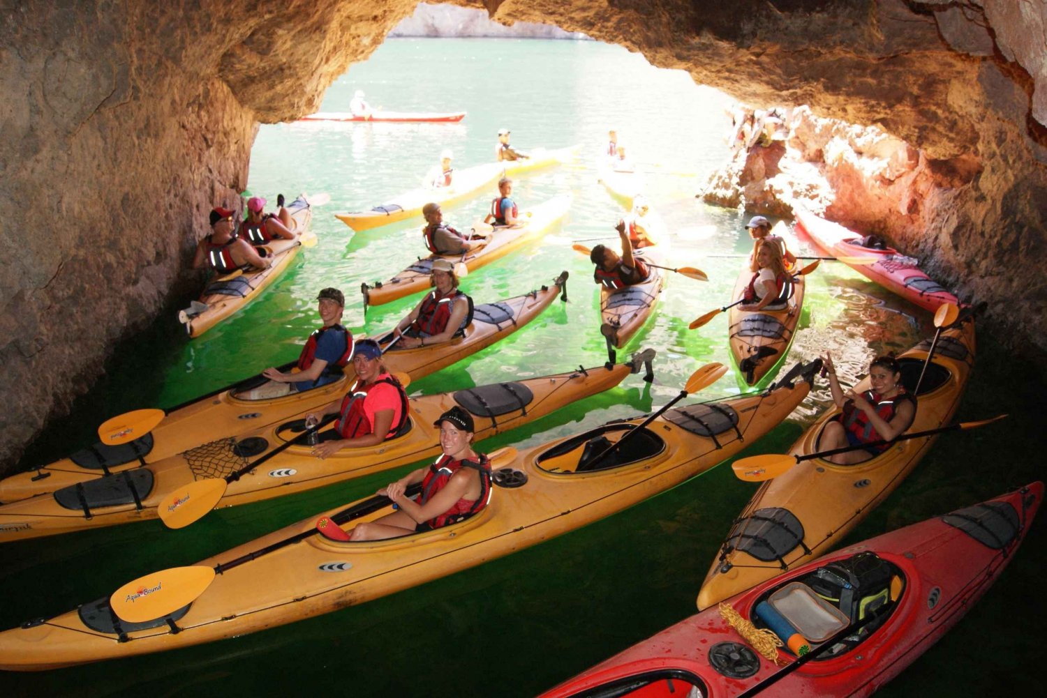 Desde Las Vegas Excursión en Kayak a la Cueva Esmeralda con Recogida en Lanzadera