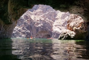 Fra Las Vegas: Emerald Cave Kayak Tour with Shuttle Pickup