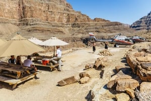 Grand Canyon: tour in elicottero con champagne da Las Vegas