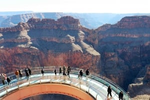 Las Vegas: Grand Canyon Helikopterflug, Bootstour & Skywalk