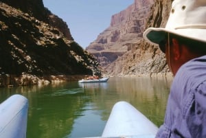 Recorrido en helicóptero por el Gran Cañón con rafting en el Cañón Negro