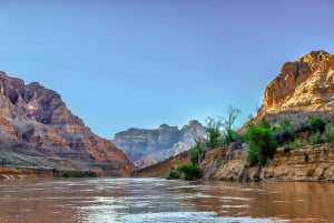 Excursión en helicóptero por el Gran Cañón con Black Canyon Rafting