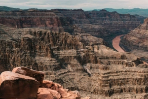 Grand Canyon Hoover Dam en Joshua Tree VIP Tour in kleine groep