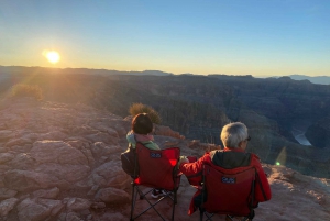 Grand Canyon West: Prywatna wycieczka o zachodzie słońca z Las Vegas