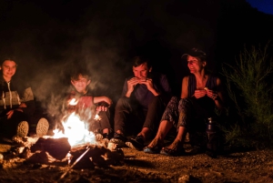 Lake Mead: Sunset Kayaking Tour with Dinner and Campfire