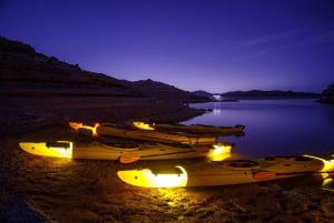 Lake Mead: Sunset Kayaking Tour with Dinner and Campfire