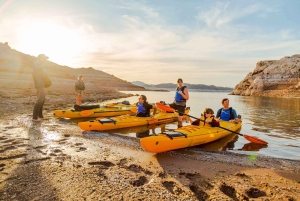 Lake Mead: Sunset Kayaking Tour with Dinner and Campfire