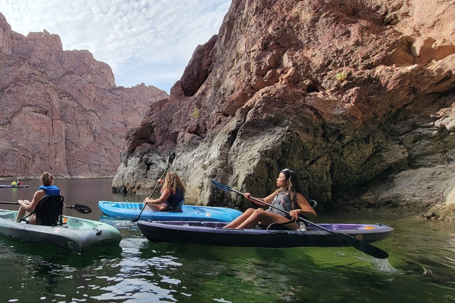Lake Mead: VIP Kayak Tour to Hoover Dam with Lunch