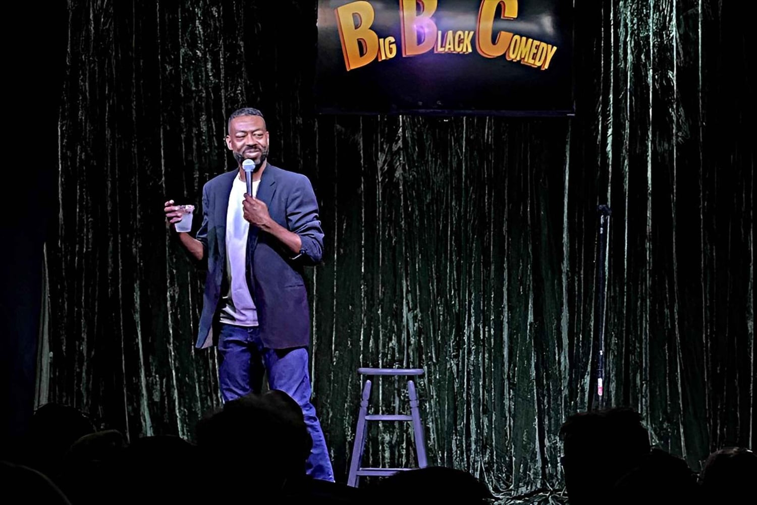 Las Vegas: Stort svart komedieshow med drink