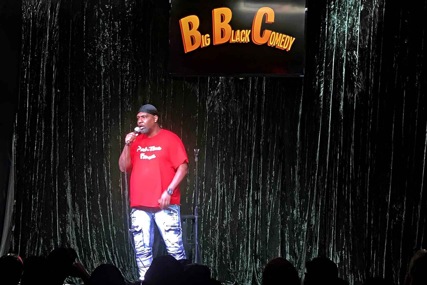 Las Vegas: Stort svart komedieshow med drink