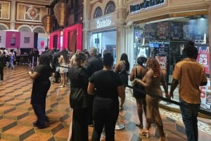 Las Vegas: Rota das Discotecas com Autocarro de Festa, Bebidas e Entrada Rápida
