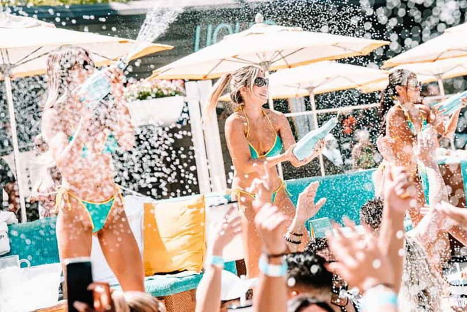 Las Vegas: Day Club Pool Party med gratis drinker og partybuss