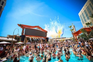 Las Vegas: Day Club Pool Party com bebidas gratuitas e autocarro de festa