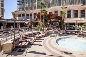 Las Vegas: Day Club Pool Party med gratis drinkar och partybuss