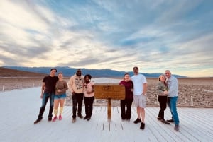 Las Vegas : Excursion d'une journée dans la Vallée de la Mort avec observation des étoiles et visite des vignobles