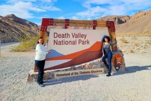 Las Vegas: Death Valley Sunset and Stargazing Day Tour