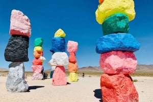 Seven Magic Mountains & Pioneer Saloon: Las Vegas med Hummer