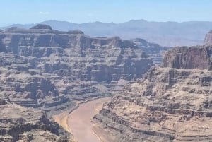 Grand Canyon West med lunch, stopp vid Hoover Dam och uppgradering av Skywalk