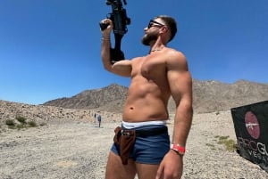 Las Vegasissa: Mojave Desert Shooting Experience 3 aseen kanssa.