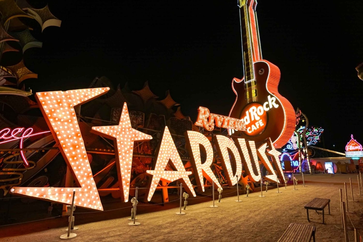 Las Vegas: Vuelo Nocturno en Helicóptero y Visita al Museo del Neón