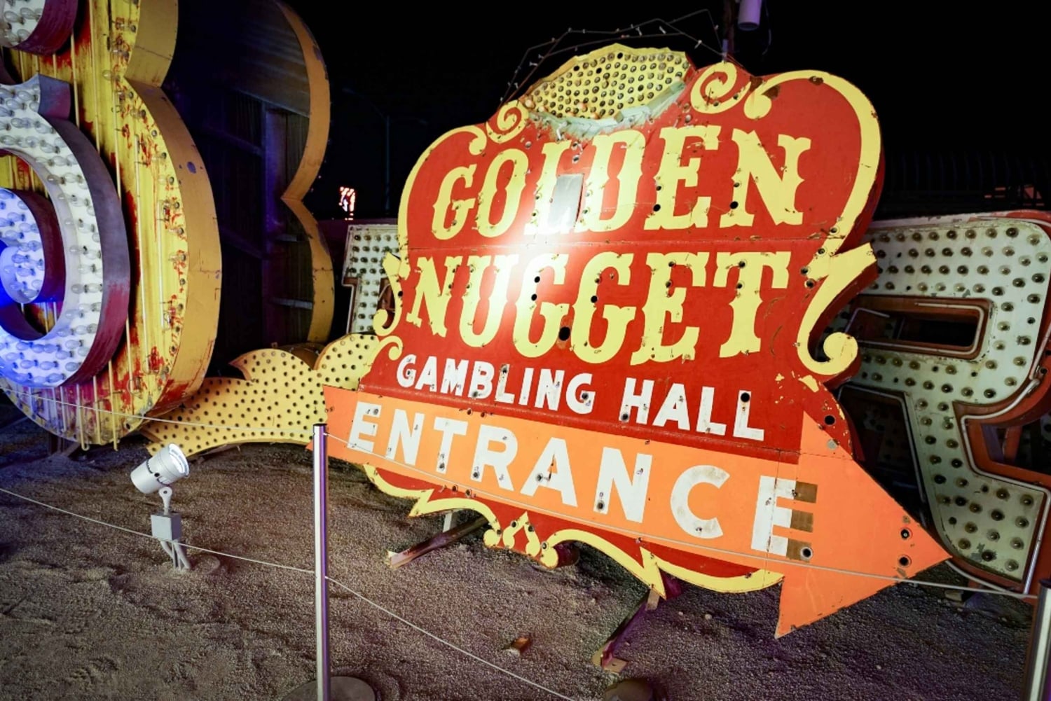 Las Vegas: Vuelo Nocturno en Helicóptero y Visita al Museo del Neón