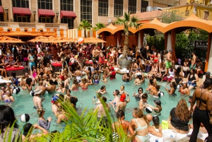 Las Vegas: Party Bus Day Club Tour med drinker og klubbinngang