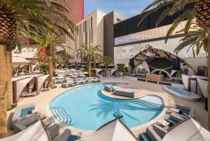 Las Vegas: Party Crawl med inngang til basseng og klubb