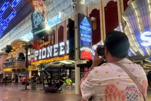 Las Vegas: Polaroid Photo Walking Tour in Vintage Downtown