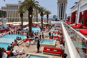 Las Vegas: Pool Crawl med festbuss, åpen bar og VIP-inngang