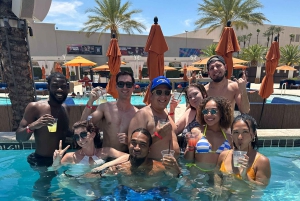 Las Vegas: zwembadcrawl met gratis drankjes in de feestbus