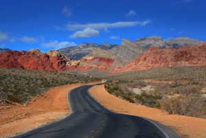 Las Vegas: Red Rock Canyon & 7 Magic Mountains Tour