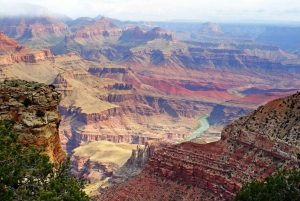 Las Vegas: Red Rock Canyon & 7 Magic Mountains Tour