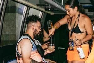 Las Vegas Strip: Party Bussi: 3-Stop Pool Party Crawl with Party Bus