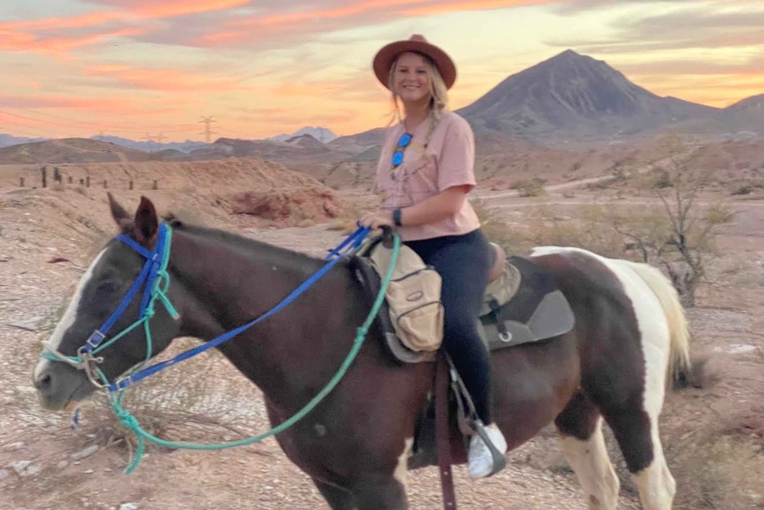 Las Vegas: Sunset Horseback Riding Tour with BBQ Dinner