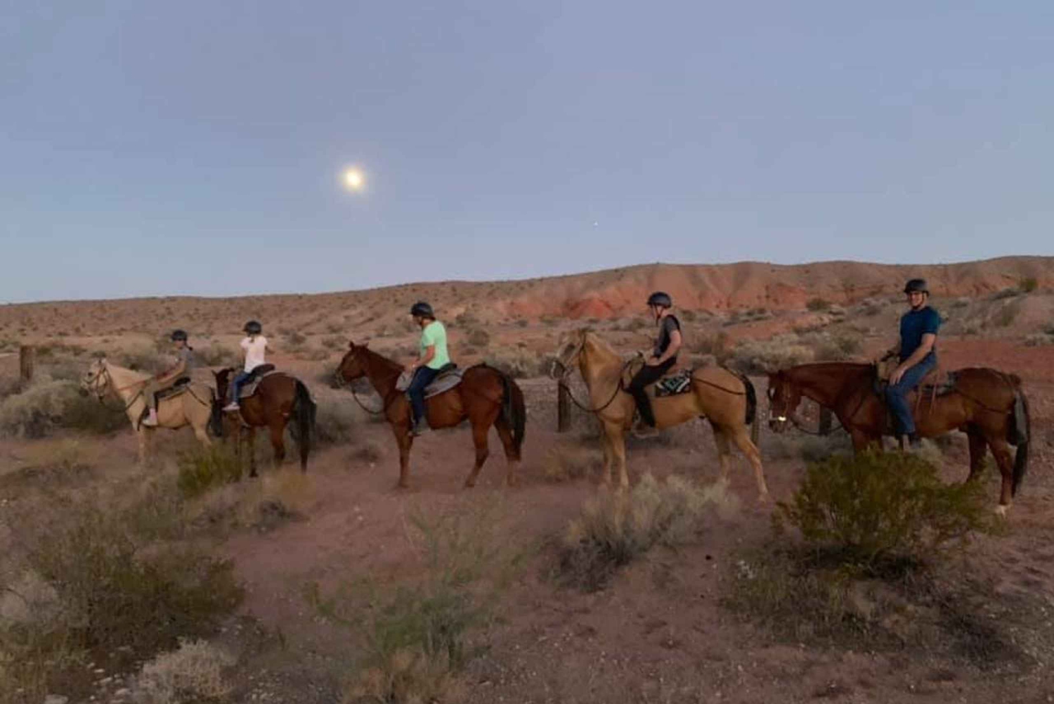 Las Vegas: Sunset Horseback Riding Tour with BBQ Dinner