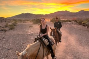 Las Vegas: Passeio a cavalo ao pôr do sol com jantar com churrasco