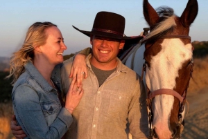 Las Vegas: Sunset Horseback Riding Tour with BBQ Dinner